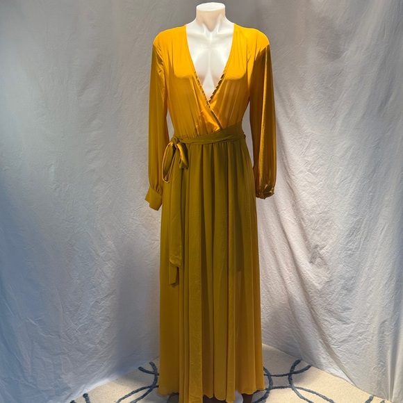 Elegant Yellow Dress - Picture 1 of 11